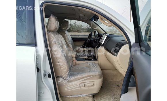 Sayi Imported Toyota Land Cruiser White Mota in Import - Dubai a Ashanti Sayi Imported Toyota Land Cruiser White Mota in Import - Dubai a Ashanti