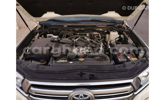 Sayi Imported Toyota Land Cruiser White Mota in Import - Dubai a Ashanti Sayi Imported Toyota Land Cruiser White Mota in Import - Dubai a Ashanti