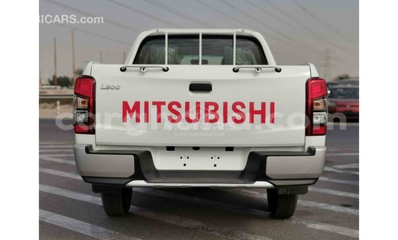 Buy Import Mitsubishi L200 White Car in Import - Dubai in Ashanti Buy Import Mitsubishi L200 White Car in Import - Dubai in Ashanti
