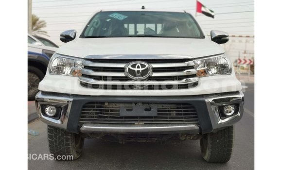 Sayi Imported Toyota Hilux White Mota in Import - Dubai a Ashanti Sayi Imported Toyota Hilux White Mota in Import - Dubai a Ashanti