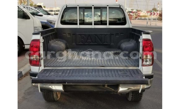 Sayi Imported Toyota Hilux White Mota in Import - Dubai a Ashanti Sayi Imported Toyota Hilux White Mota in Import - Dubai a Ashanti
