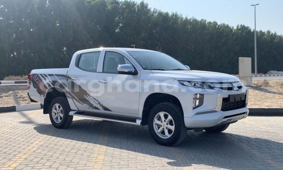 Sayi Imported Mitsubishi L200 White Mota in Import - Dubai a Ashanti Sayi Imported Mitsubishi L200 White Mota in Import - Dubai a Ashanti