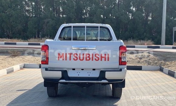 Sayi Imported Mitsubishi L200 White Mota in Import - Dubai a Ashanti Sayi Imported Mitsubishi L200 White Mota in Import - Dubai a Ashanti