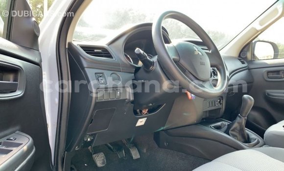 Sayi Imported Mitsubishi L200 White Mota in Import - Dubai a Ashanti Sayi Imported Mitsubishi L200 White Mota in Import - Dubai a Ashanti