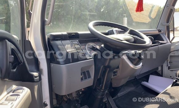 Ra Imported Mitsubishi Carisma funfun Ọkọ̀ in Import - Dubai ni Ashanti Ra Imported Mitsubishi Carisma funfun Ọkọ̀ in Import - Dubai ni Ashanti