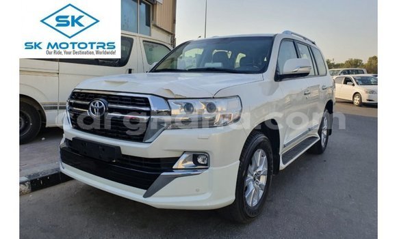 Sayi Imported Toyota Land Cruiser White Mota in Import - Dubai a Ashanti Sayi Imported Toyota Land Cruiser White Mota in Import - Dubai a Ashanti