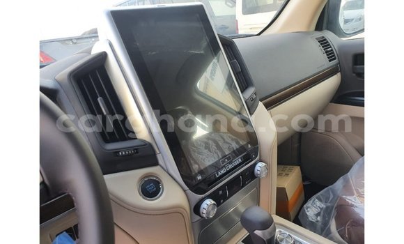 Sayi Imported Toyota Land Cruiser White Mota in Import - Dubai a Ashanti Sayi Imported Toyota Land Cruiser White Mota in Import - Dubai a Ashanti