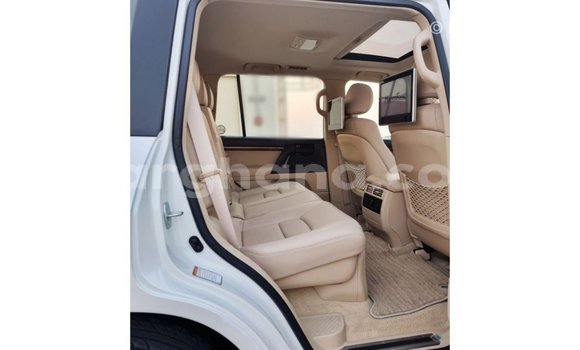 Ra Imported Toyota Land Cruiser funfun Ọkọ̀ in Import - Dubai ni Ashanti Ra Imported Toyota Land Cruiser funfun Ọkọ̀ in Import - Dubai ni Ashanti