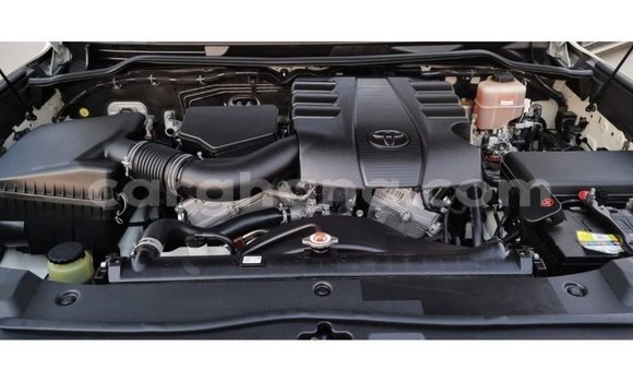 Ra Imported Toyota Land Cruiser funfun Ọkọ̀ in Import - Dubai ni Ashanti Ra Imported Toyota Land Cruiser funfun Ọkọ̀ in Import - Dubai ni Ashanti