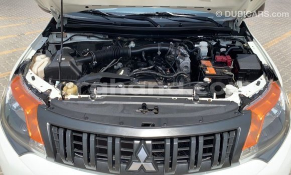 Sayi Imported Mitsubishi L200 White Mota in Import - Dubai a Ashanti Sayi Imported Mitsubishi L200 White Mota in Import - Dubai a Ashanti