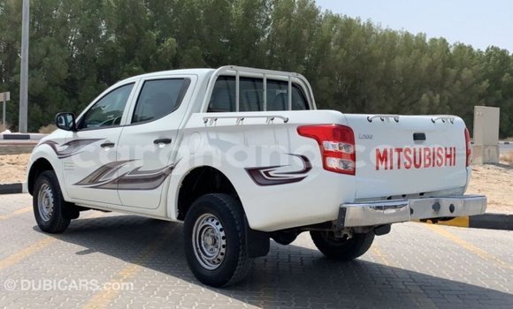Sayi Imported Mitsubishi L200 White Mota in Import - Dubai a Ashanti Sayi Imported Mitsubishi L200 White Mota in Import - Dubai a Ashanti