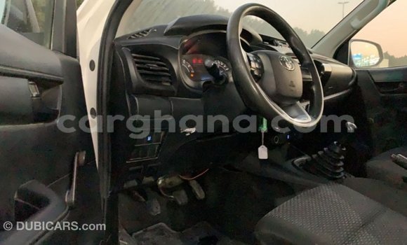 Ra Imported Toyota Hilux funfun Ọkọ̀ in Import - Dubai ni Ashanti Ra Imported Toyota Hilux funfun Ọkọ̀ in Import - Dubai ni Ashanti
