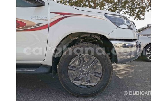 Sayi Imported Toyota Hilux White Mota in Import - Dubai a Ashanti Sayi Imported Toyota Hilux White Mota in Import - Dubai a Ashanti