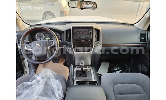 Sayi Imported Toyota Land Cruiser White Mota in Import - Dubai a Ashanti Sayi Imported Toyota Land Cruiser White Mota in Import - Dubai a Ashanti