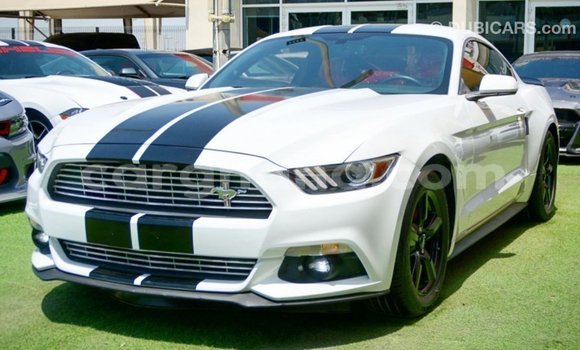 Ra Imported Ford Mustang funfun Ọkọ̀ in Import - Dubai ni Ashanti Ra Imported Ford Mustang funfun Ọkọ̀ in Import - Dubai ni Ashanti