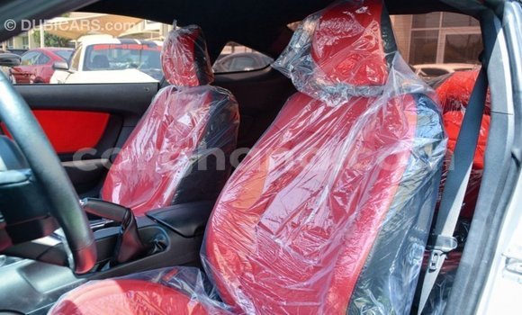 Ra Imported Ford Mustang funfun Ọkọ̀ in Import - Dubai ni Ashanti Ra Imported Ford Mustang funfun Ọkọ̀ in Import - Dubai ni Ashanti