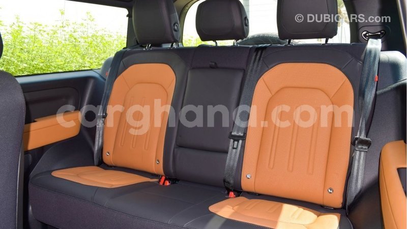 Big with watermark land rover defender ashanti import dubai 37952