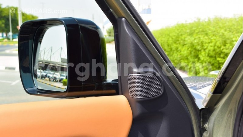 Big with watermark land rover defender ashanti import dubai 37952