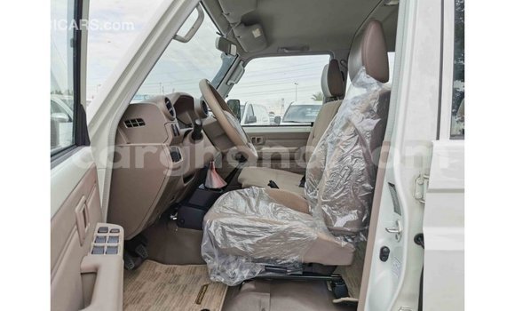 Buy Import Toyota Land Cruiser White Car in Import - Dubai in Ashanti Buy Import Toyota Land Cruiser White Car in Import - Dubai in Ashanti