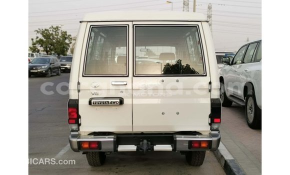Buy Import Toyota Land Cruiser White Car in Import - Dubai in Ashanti Buy Import Toyota Land Cruiser White Car in Import - Dubai in Ashanti