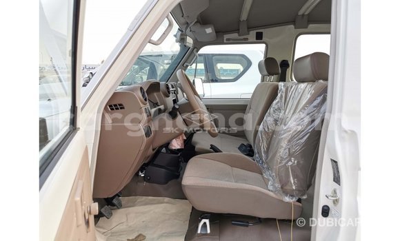 Buy Import Toyota Land Cruiser White Car in Import - Dubai in Ashanti Buy Import Toyota Land Cruiser White Car in Import - Dubai in Ashanti