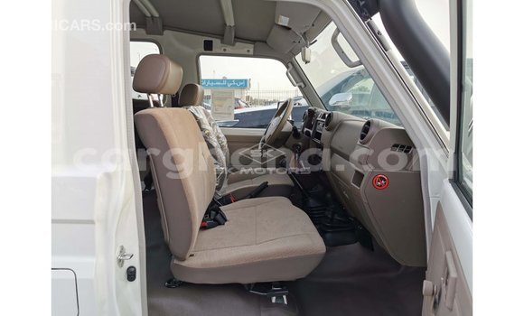 Buy Import Toyota Land Cruiser White Car in Import - Dubai in Ashanti Buy Import Toyota Land Cruiser White Car in Import - Dubai in Ashanti