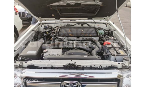 Buy Import Toyota Land Cruiser White Car in Import - Dubai in Ashanti Buy Import Toyota Land Cruiser White Car in Import - Dubai in Ashanti