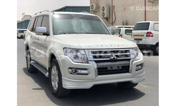 Sayi Imported Mitsubishi Pajero White Mota in Import - Dubai a Ashanti Sayi Imported Mitsubishi Pajero White Mota in Import - Dubai a Ashanti