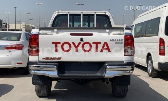 Ra Imported Toyota Hilux funfun Ọkọ̀ in Import - Dubai ni Ashanti Ra Imported Toyota Hilux funfun Ọkọ̀ in Import - Dubai ni Ashanti