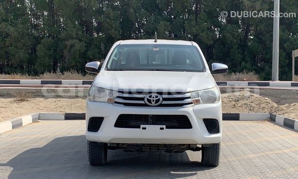 Sayi Imported Toyota Hilux White Mota in Import - Dubai a Ashanti Sayi Imported Toyota Hilux White Mota in Import - Dubai a Ashanti