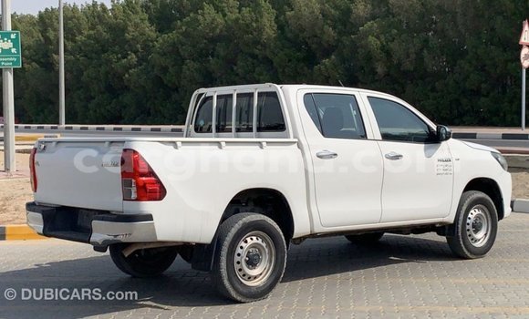 Sayi Imported Toyota Hilux White Mota in Import - Dubai a Ashanti Sayi Imported Toyota Hilux White Mota in Import - Dubai a Ashanti
