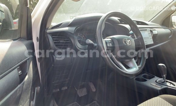 Sayi Imported Toyota Hilux White Mota in Import - Dubai a Ashanti Sayi Imported Toyota Hilux White Mota in Import - Dubai a Ashanti
