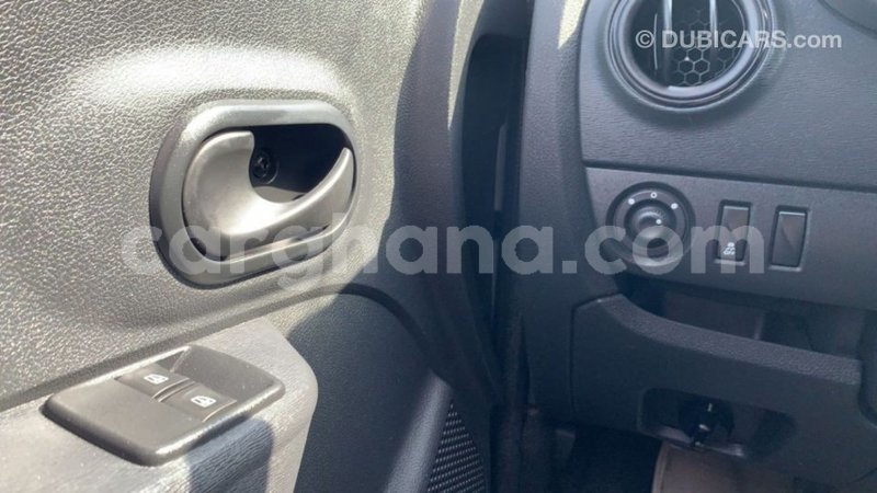 Big with watermark renault 18 ashanti import dubai 38027