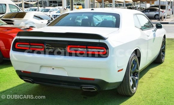 Ra Imported Dodge Challenger funfun Ọkọ̀ in Import - Dubai ni Ashanti Ra Imported Dodge Challenger funfun Ọkọ̀ in Import - Dubai ni Ashanti