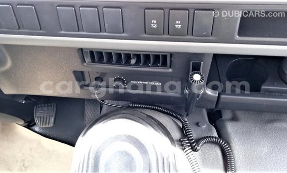 Ra Imported Toyota Coaster funfun Ọkọ̀ in Import - Dubai ni Ashanti Ra Imported Toyota Coaster funfun Ọkọ̀ in Import - Dubai ni Ashanti