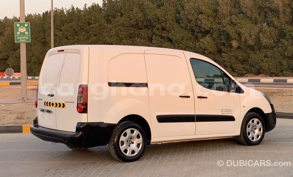 Sayi Imported Peugeot Partner White Mota in Import - Dubai a Ashanti Sayi Imported Peugeot Partner White Mota in Import - Dubai a Ashanti