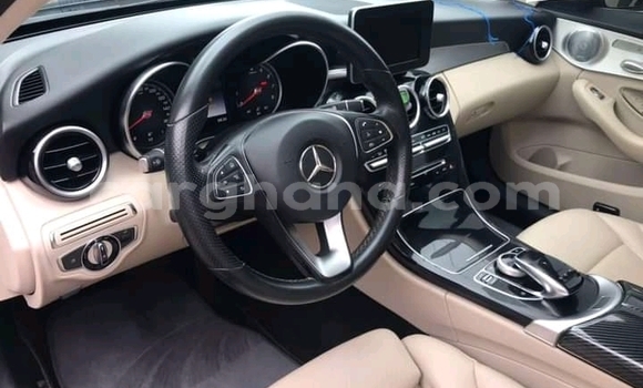 Sayi Na hannu Mercedes‒Benz 300CD Black Mota in Accra a Greater Accra Sayi Na hannu Mercedes‒Benz 300CD Black Mota in Accra a Greater Accra