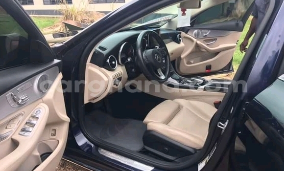 Sayi Na hannu Mercedes‒Benz 300CD Black Mota in Accra a Greater Accra Sayi Na hannu Mercedes‒Benz 300CD Black Mota in Accra a Greater Accra