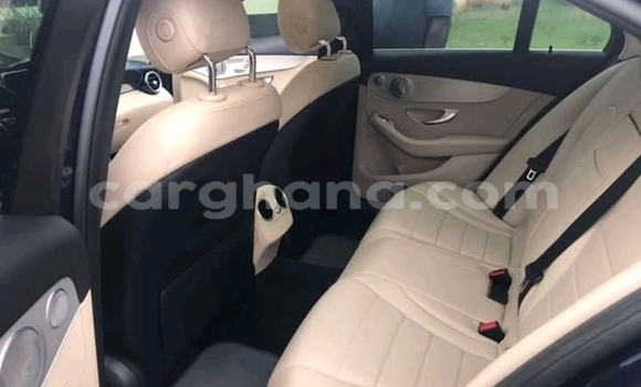 Sayi Na hannu Mercedes‒Benz 300CD Black Mota in Accra a Greater Accra Sayi Na hannu Mercedes‒Benz 300CD Black Mota in Accra a Greater Accra