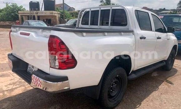 Buy Used Toyota Hilux White Car in Accra in Greater Accra Buy Used Toyota Hilux White Car in Accra in Greater Accra