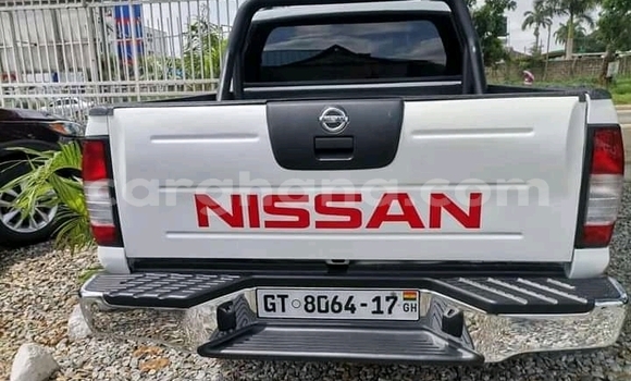 Ra Àlòkù Nissan Pickup funfun Ọkọ̀ in Accra ni Greater Accra Ra Àlòkù Nissan Pickup funfun Ọkọ̀ in Accra ni Greater Accra