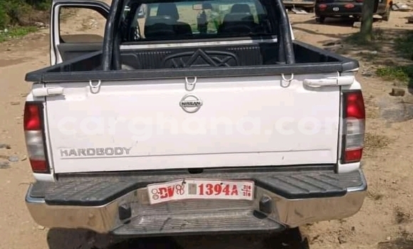 Ra Àlòkù Nissan Hardbody funfun Ọkọ̀ in Accra ni Greater Accra Ra Àlòkù Nissan Hardbody funfun Ọkọ̀ in Accra ni Greater Accra