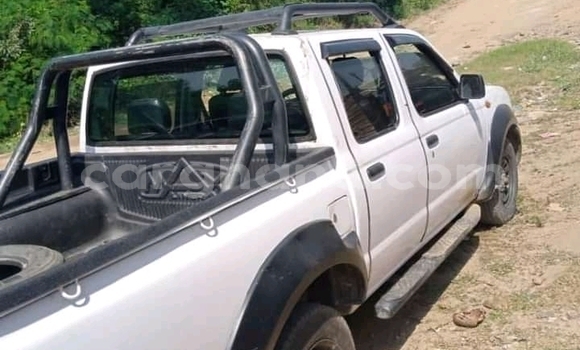 Ra Àlòkù Nissan Hardbody funfun Ọkọ̀ in Accra ni Greater Accra Ra Àlòkù Nissan Hardbody funfun Ọkọ̀ in Accra ni Greater Accra