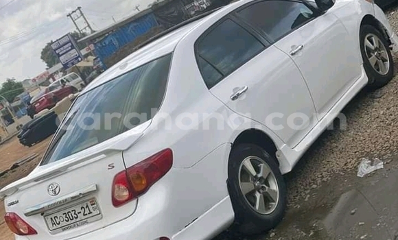 Ra Àlòkù Toyota Corolla funfun Ọkọ̀ in Accra ni Greater Accra Ra Àlòkù Toyota Corolla funfun Ọkọ̀ in Accra ni Greater Accra