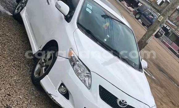 Ra Àlòkù Toyota Corolla funfun Ọkọ̀ in Accra ni Greater Accra Ra Àlòkù Toyota Corolla funfun Ọkọ̀ in Accra ni Greater Accra