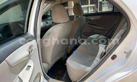Ra Àlòkù Toyota Corolla funfun Ọkọ̀ in Accra ni Greater Accra Ra Àlòkù Toyota Corolla funfun Ọkọ̀ in Accra ni Greater Accra
