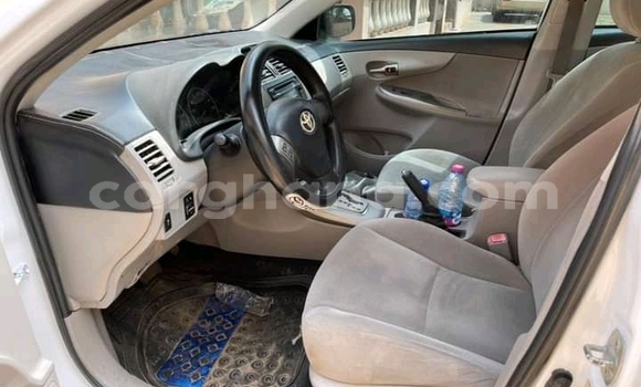 Ra Àlòkù Toyota Corolla funfun Ọkọ̀ in Accra ni Greater Accra Ra Àlòkù Toyota Corolla funfun Ọkọ̀ in Accra ni Greater Accra