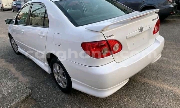 Ra Àlòkù Toyota Corolla funfun Ọkọ̀ in Accra ni Greater Accra