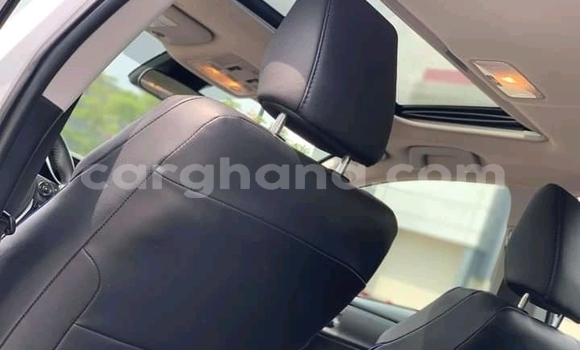 Ra Àlòkù Toyota Corolla funfun Ọkọ̀ in Accra ni Greater Accra Ra Àlòkù Toyota Corolla funfun Ọkọ̀ in Accra ni Greater Accra
