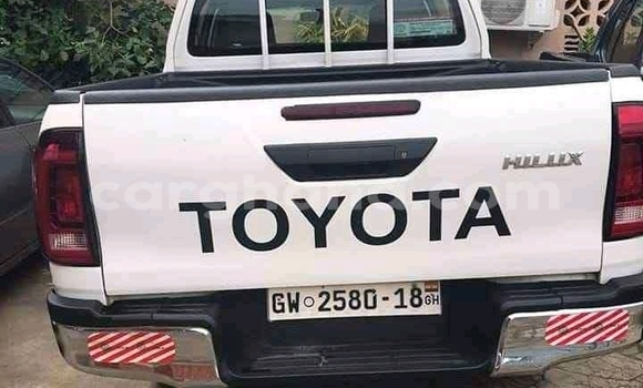 Buy Used Toyota Hilux White Car in Accra in Greater Accra Buy Used Toyota Hilux White Car in Accra in Greater Accra